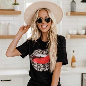 NWOT Animal Print Lips Black Heather Graphic Tee